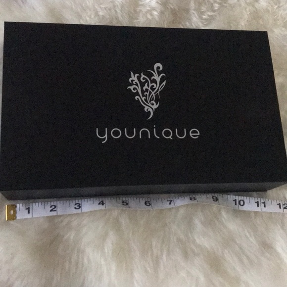 Younique Makeup artist apron - Picture 8 of 8